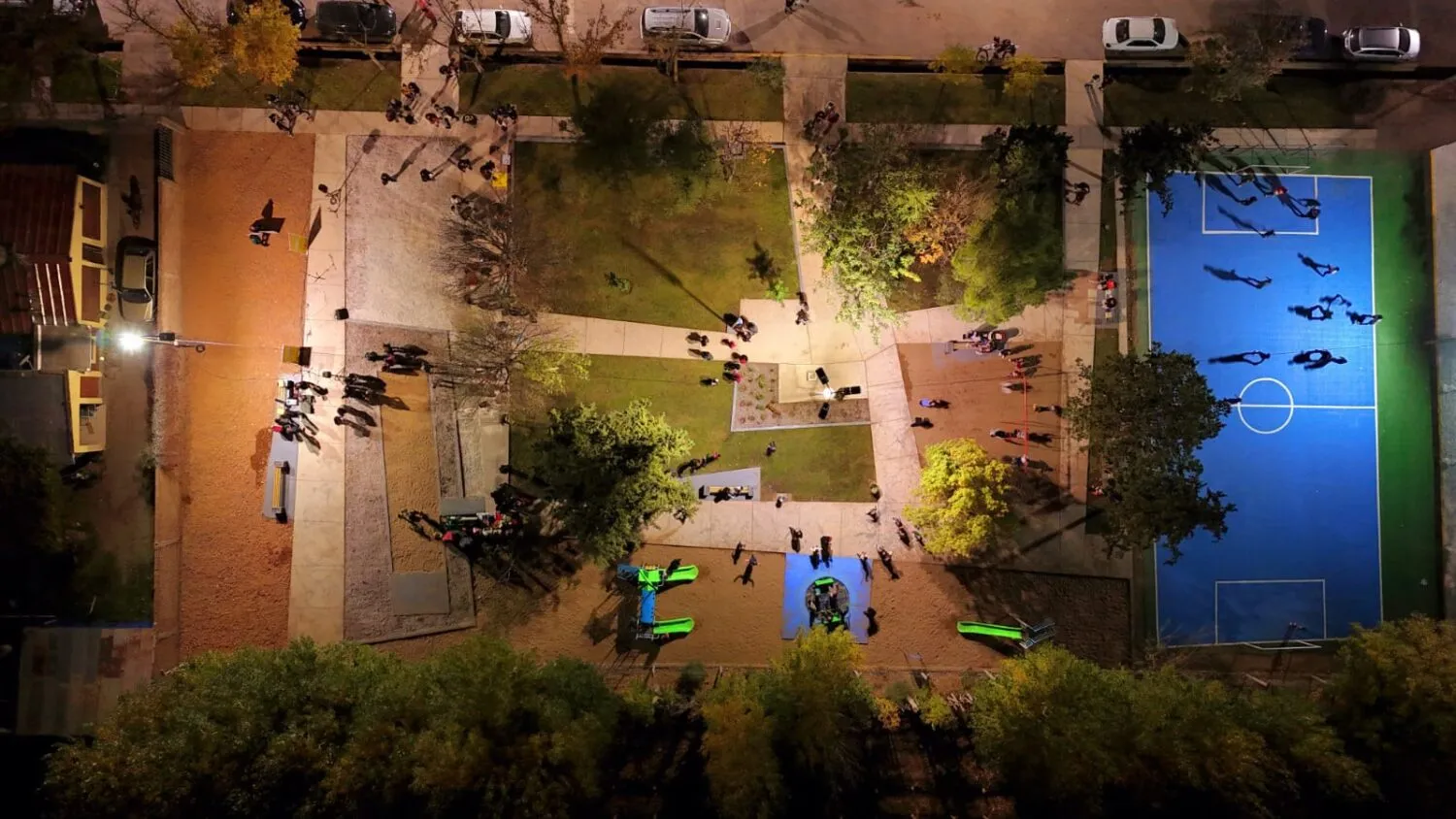 Imagen cenital de la Plaza del Barrio IV de Perdriel.