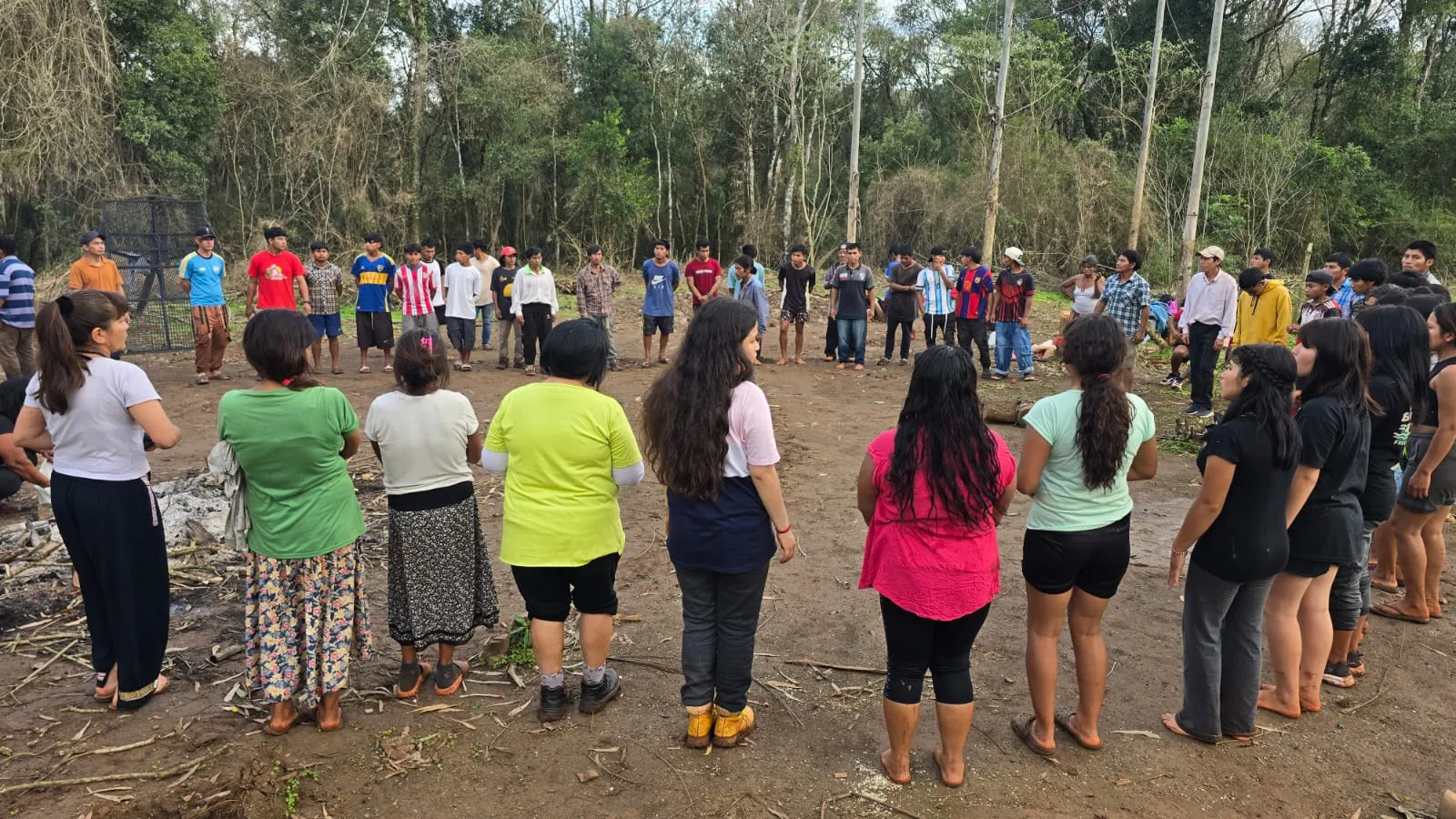 El último informe realizado por el Instituto Nacional de Estadísticas y Censos (INDEC), en 2022, reveló que 11.014 personas se identifican como miembros del pueblo mbya en Misiones.